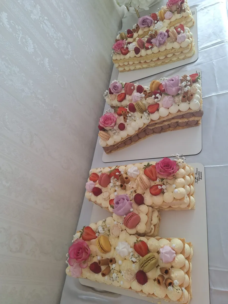 Gâteau cake design décoré à la main par la pâtisserie Esperanza