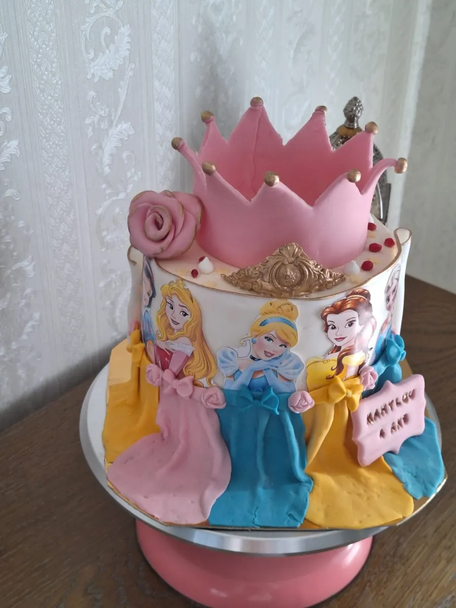 Gâteau festif préparé pour un anniversaire dans la métropole lilloise