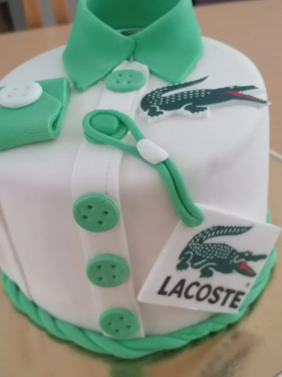 Cake design coloré préparé pour un événement dans le Nord