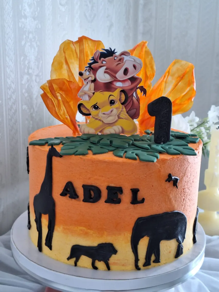 Gâteau d'anniversaire aux décors colorés Esperanza