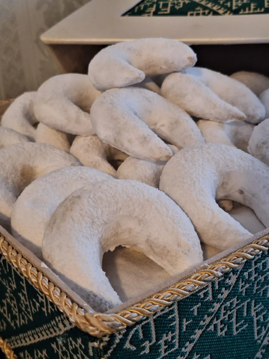 Plateau garni de pâtisseries orientales Esperanza