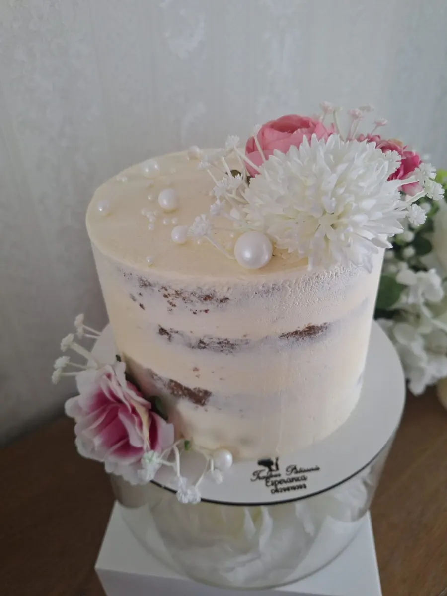 Gâteau de fête décoré à la main dans le Nord