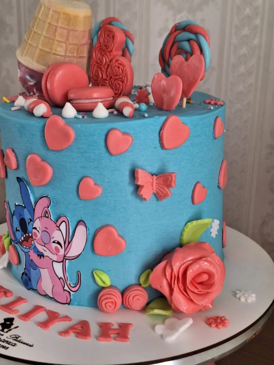 Gâteau décoré à la main pour un événement familial