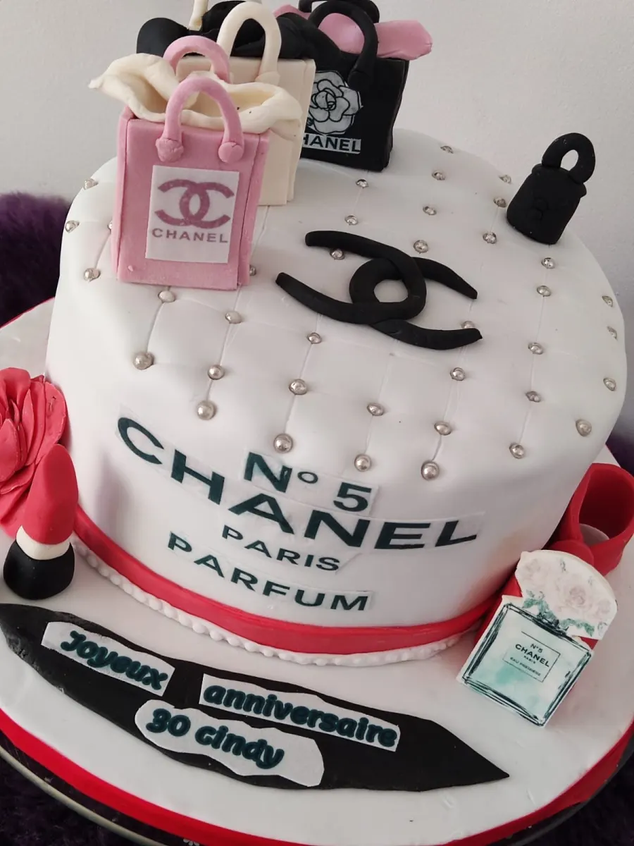 Gâteau de fête préparé sur commande par Esperanza